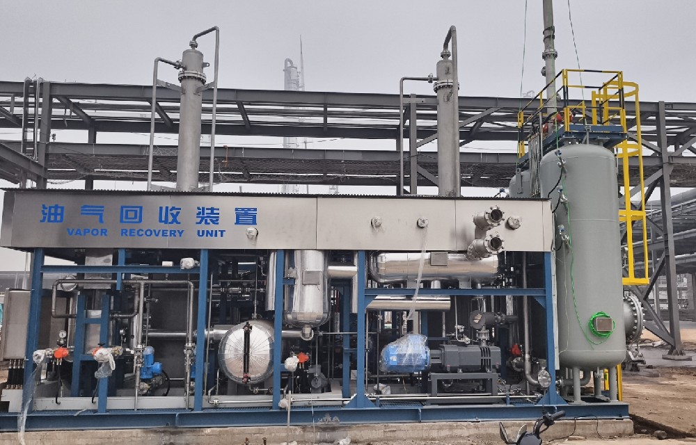 油氣回收裝置現(xiàn)場圖.jpg